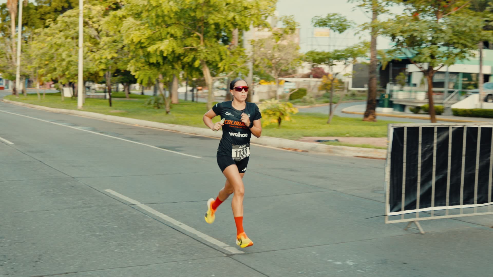 Corredora en carrera de calle